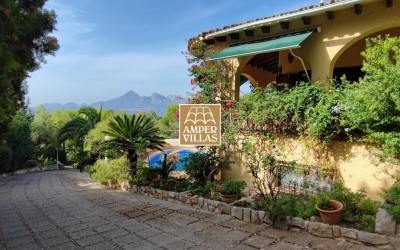 Magnificent villa with beautiful views and privacy in Sierra  Altea Golf.